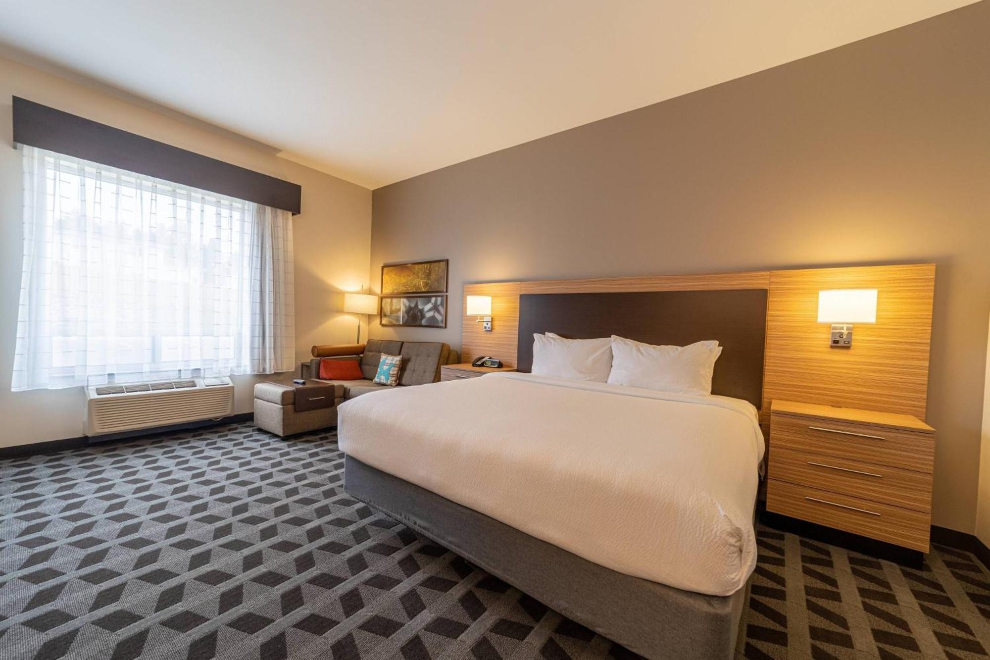 Towneplace Suites By Marriott Petawawa Экстерьер фото